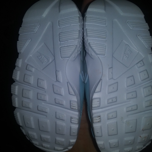 Shoes - Picture 3 of 4